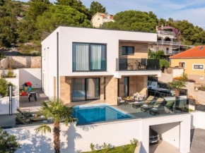 Luxury villa with swimming pool and sauna